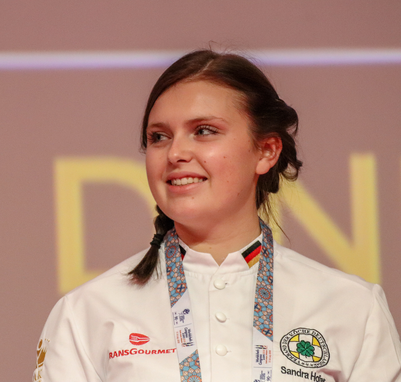 Sandra Hofer während der Preisverleihung der Gobla Young Chefs Challenge. Foto: Sonja Kuhl/VKD