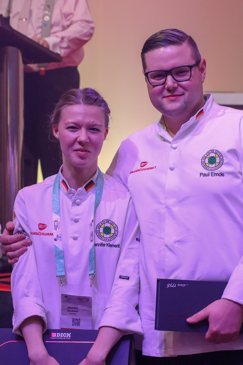 Jennifer Klement und Paul Emde bei der Preisverleihung der Global Chefs Challenge. Foto: Sonja Kuhl/VKD