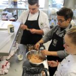 Fleißig am Zubereiten: Neben Vorträgen konzentriert sich das Camp vor allem auf Praxis. Foto: Verein der Köche 1921 Fulda e. V.