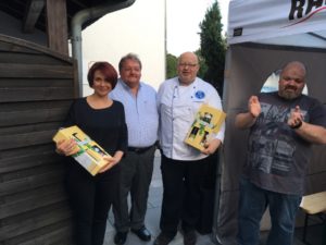 Rhönblick-Gastgeber Natalia und Stefan Faulstich (2. v. r.) mit Hermann Welter und Uwe Fusenig (ganz rechts im Bild) vom Verein der Köche Trier e. V. Foto: Verein der Köche Trier e.V.