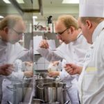 Kritisch werden die Gerichte probiert. Foto: DEHOGA_Svea Pietschmann