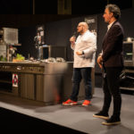 Mike P. Pansi, Präsident der Koch G5, begrüßte die Teilnehmer zur ersten Auflage von Young Chefs Unplugged. Moderator Emanuele Esposito führte durchs Programm. Foto: Michael Gunz