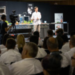 „Hinterfragt alles, was ihr in der Hand habt", sagte Marcel Thiele von Koppert Cress. Denn die Nachwuchsköche können die Zukunft der Gastronomie und der Kulinarik mitgestalten. Foto: Michael Gunz