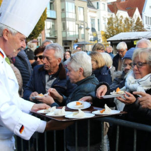 Auch VKD-Vizepräsident Johann Grassmugg half fleißig mit. Foto: Messe Husum