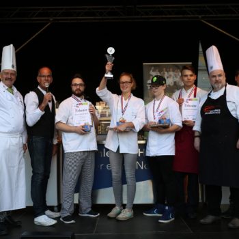 Maren Ketelsen (mitte) siegte beim Azubi-Kochwettbewerb. Foto: Messe Husum