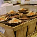 Hier wird Frische groß geschrieben: ein Korb voller Muscheln. Foto: VKD