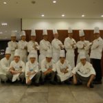 Bruno inmitten einem Teil der Küchenbrigade im Seoul Garden Hotel. Foto: privat