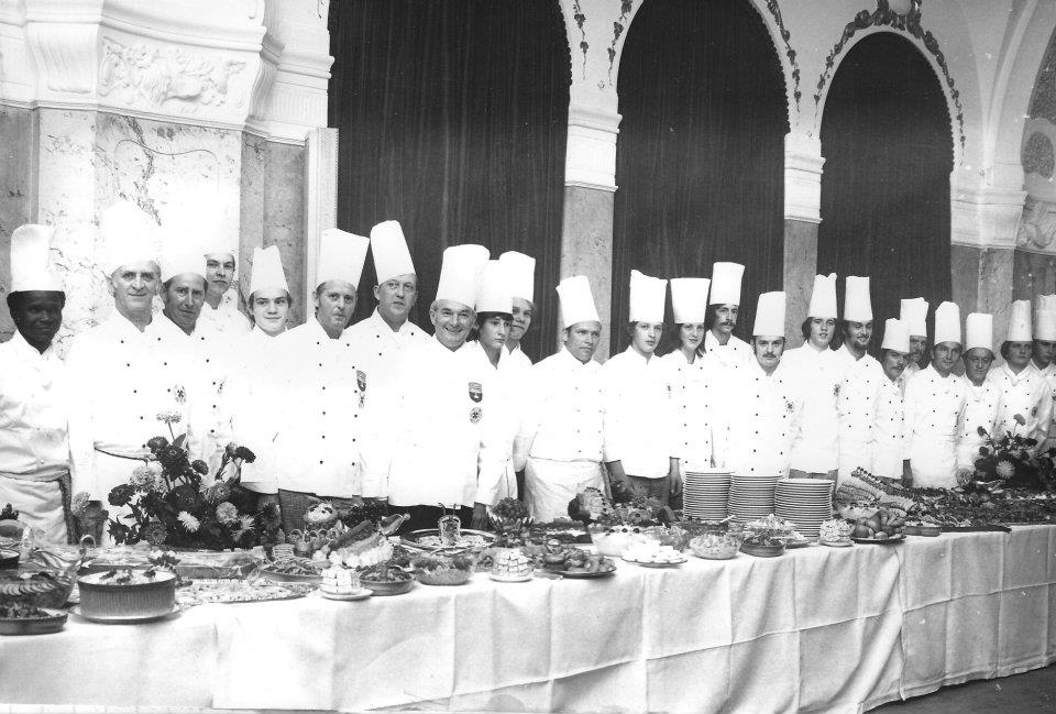 Institution mit Geschmack: Vor mehr als 55 Jahren versammelten sich die Bad Nauheimer zum ersten Köcheball ihrer Vereinsgeschichte. Foto: Verein der Köche Bad Nauheim