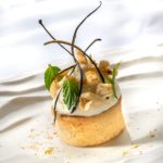 Kreation beim HUG-Wettbewerb 2018 mit Aubergine, Joghurt, Curry und Minze. Foto: HUG