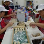 Bei „Happy Dumplings“ bereiten sechs Frauen täglich tausende Dumplings zu. Foto: Privat