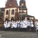 Fröhlicher Verein: Mitglieder des Köchevereins Aschaffenburg-Miltenberg anlässlich der Fahnenweihe 2014. Foto: Köcheverein Aschaffenburg-Miltenberg e. V.