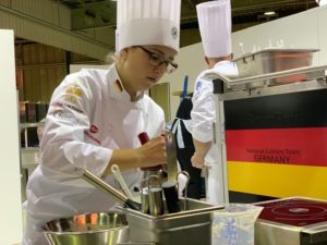 Wer gern Teil eines Teams ist, ist bei der deutschen Köche-Nationalmannschaft genau richtig. Foto: VKD/Aina Keller