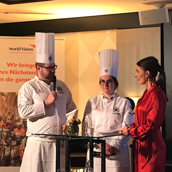 Jugendnational-Trainer Paul Emde mit Lena Schmitz und Moderatorin Anja Kohl. Foto: VKD