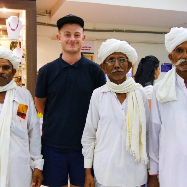 Bruno und drei Männer aus Rajasthan. Foto: Bruno Ebermann