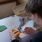 Von der Refa zur Näherin: Besondere Zeiten erfordern kreative Lösungen. Foto: Traube Tonbach