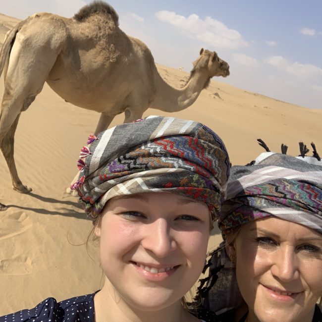Mit Nationalmannschafts-Kapitänin Anne Kratz im Oman. Foto: Julia Komp