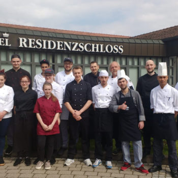 Highlight für Berufsschüler: Beim Köcheball helfen immer viele Azubis mit. Alle Fotos: Verein Bamberger Köche e. V.