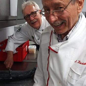 Fröhlich und freundschaftlich: Bamberger Köche in Aktion. 