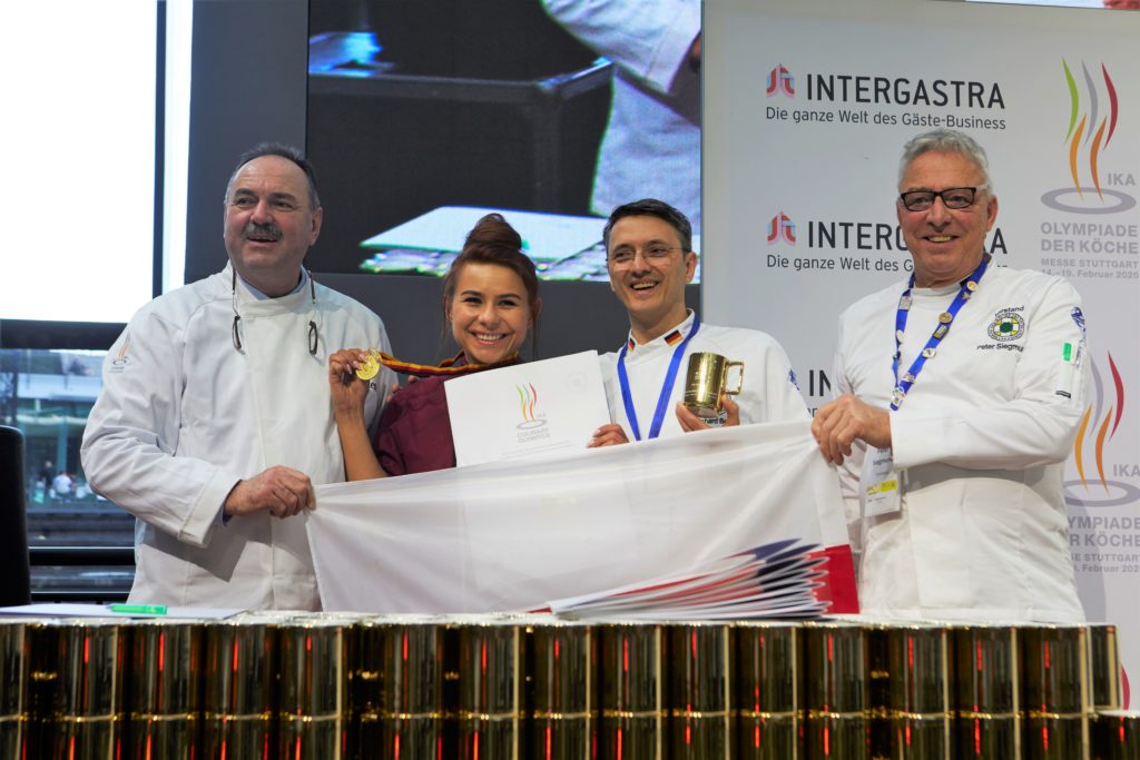 Täglich haben die Landesverbandsvorsitzenden den Jurypräsident und das VKD-Präsidium bei den Siegerehrungen unterstützt. Foto: IKA/Culinary Olympics