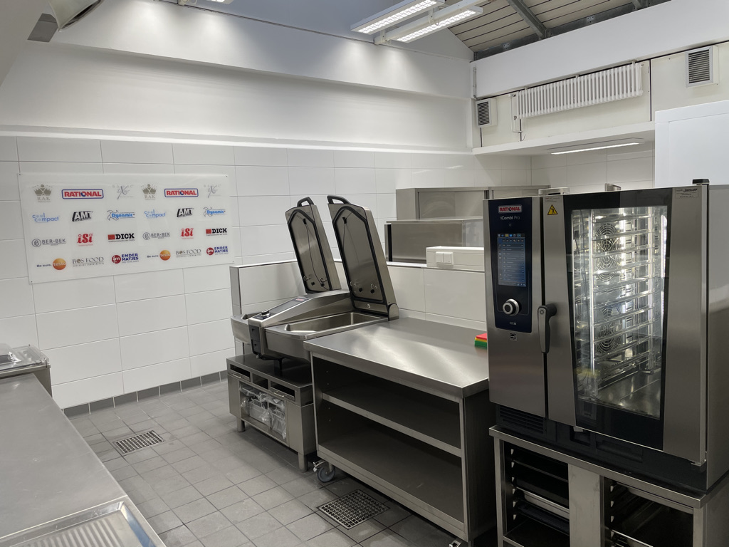 In Kooperation mit der Industrie ist eine moderne Küche mit „Cook & Chill“-Elementen entstanden. Foto: BBS II Emden