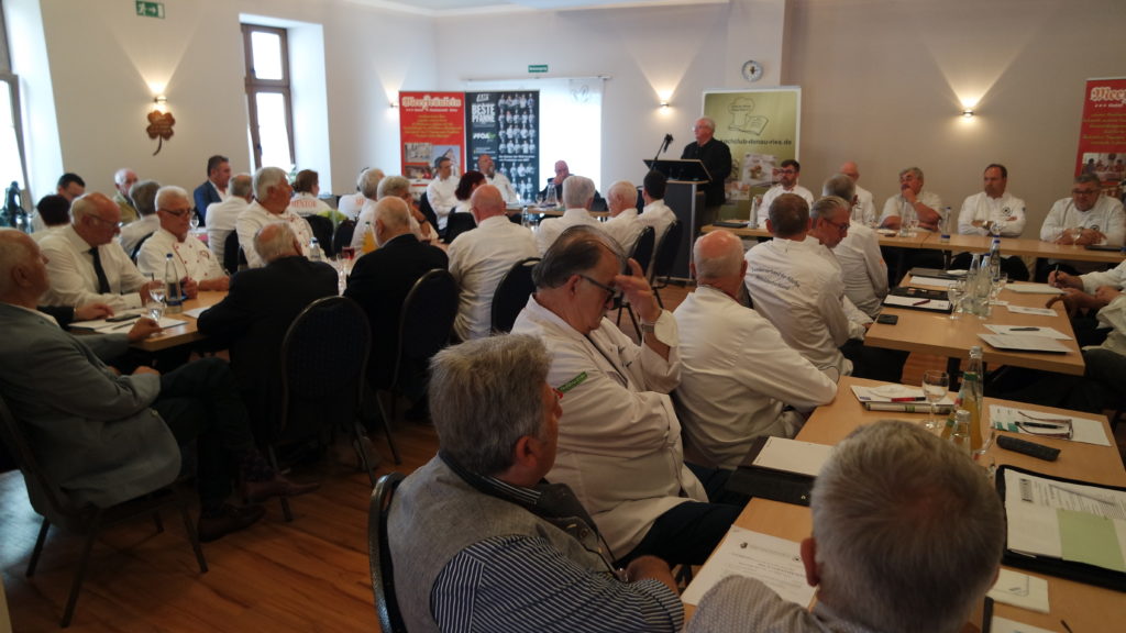 Gut besucht: Bei der Tagung in Bayern wurde auch der Vorstand neu gewählt bzw. bestätigt. Foto: Uli Großmann