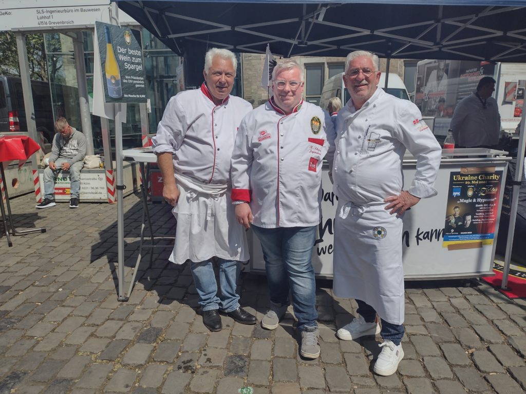 Ernst Vleer mit CKV-Jugendwart Reiner Schopen und VKD-Landesverbandsvorsitzendem Jürgen Rabe.