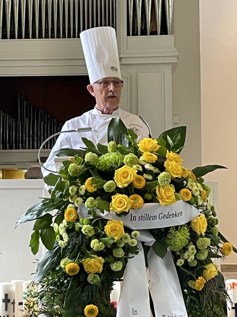 Bei der Trauerfeier gedachte unter anderem Verbandskollege Reinhold Metz dem Verstorbenen. Foto: Privat