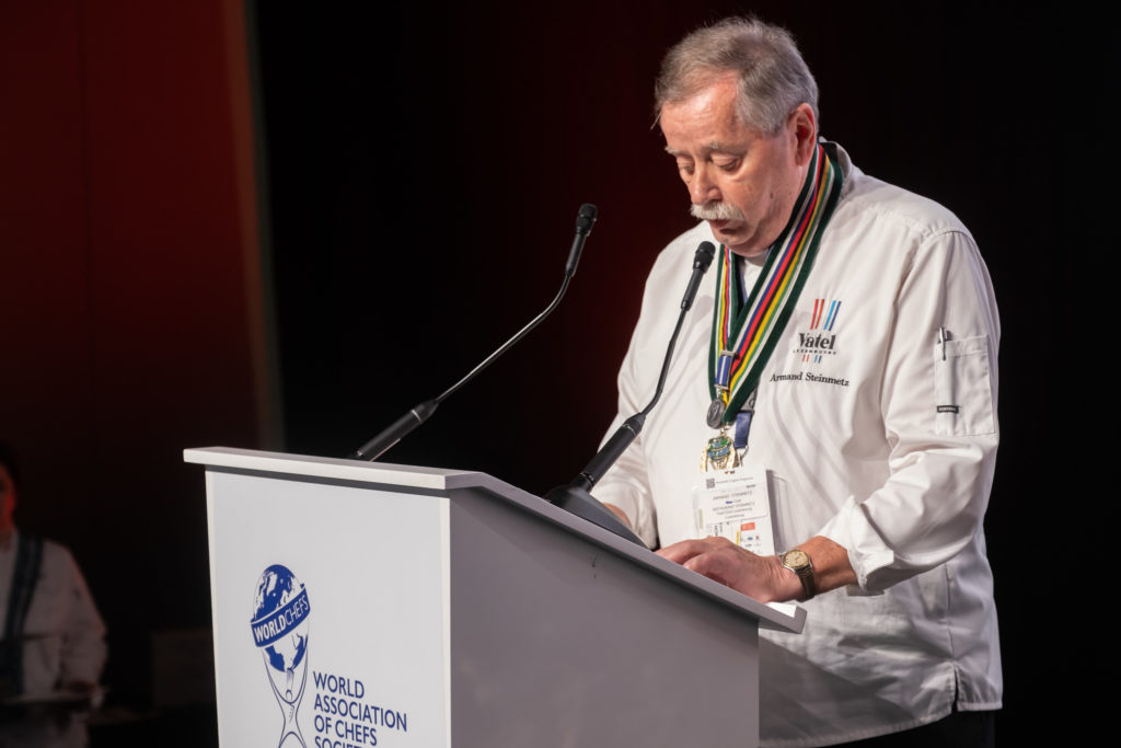 Vatel-Ehrenpräsident Armand Steinmetz bedankt sich für seine Auszeichnung. Foto: Worldchefs