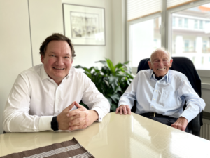 Wolfgang Sprandel (rechts) hat sein Amt als Vorstandsvorsitzender zu Jahresbeginn an Marc Dechow abgegeben. Foto: VKD
