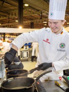 In der offenen Küche konnte die Mannschaft zeigen, worauf sie in den vergangenen Monaten trainiert hat. | Culinary World Cup 2022 Foto: VKD/Hilger