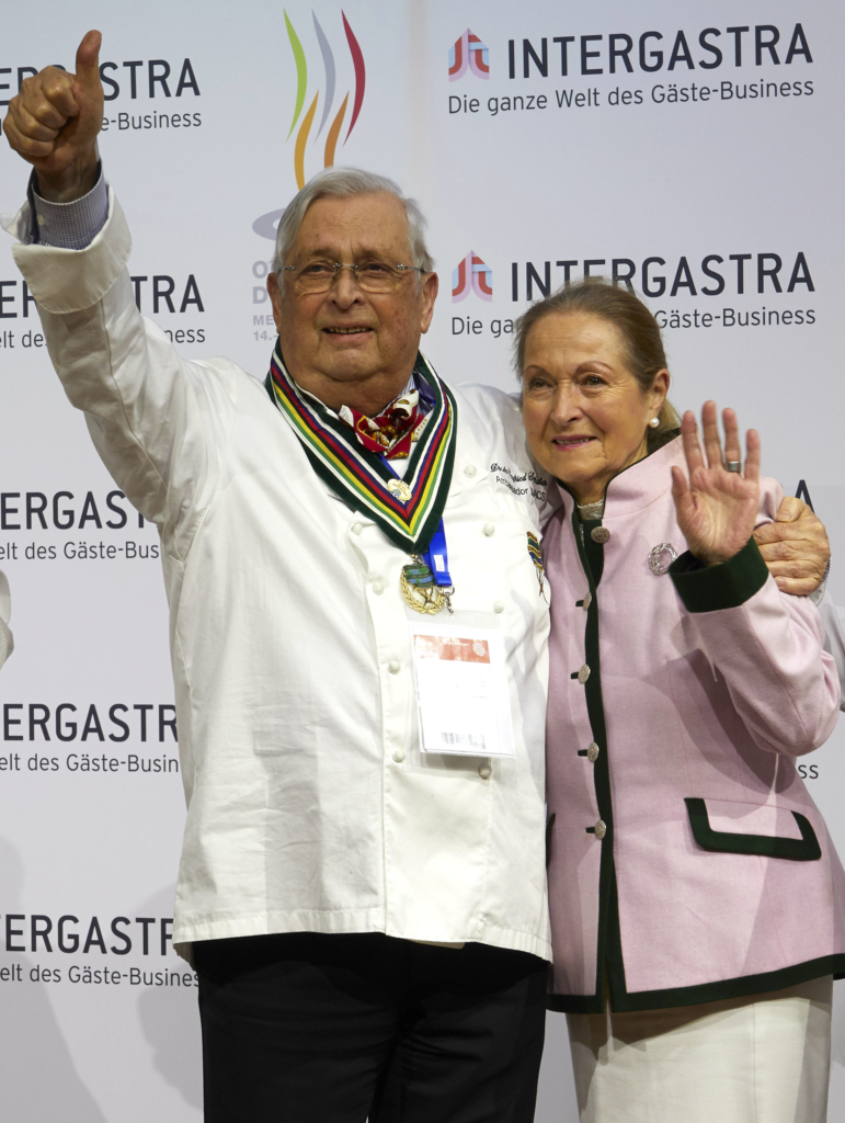 Bei der Verleihung des Life Chief Awards mit seiner Frau Birgitt im Jahr 2020. Foto: IKA/Culinary Olympics