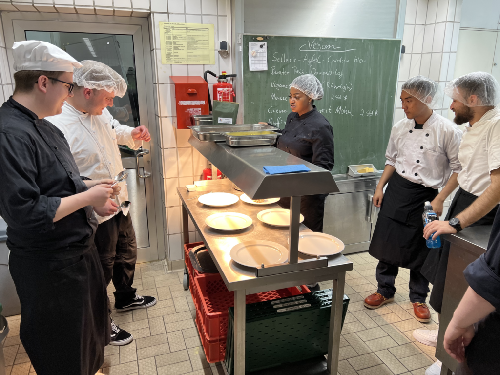 Großes Interesse bei den Azubis in Hameln. Foto: Rave