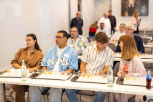 Hügli forderte im Sensorik-Parcours die Sinne der Teilnehmenden von VKD Impulse. Foto: VKD/Hilger