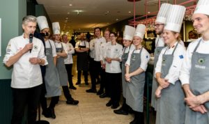 Abschluss einer erfolgreichen Generalprobe in der Brasserie Hélène des KaDeWe. Foto: VKD/Frank Freudenthaler 