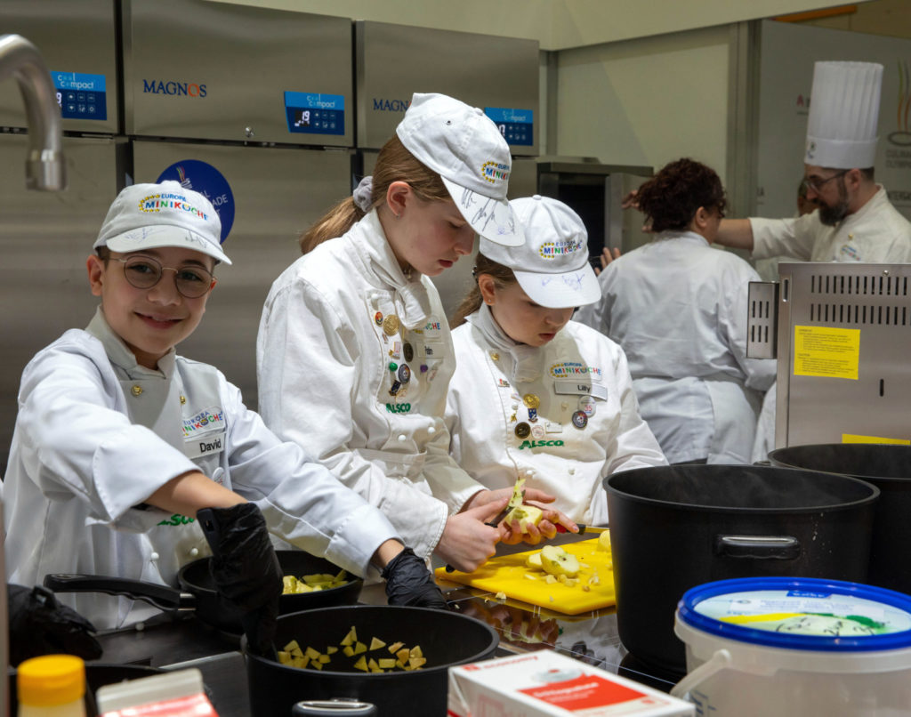 Freude beim Kochen in der IKA-Küche. Foto: IKA/Culinary Olympics