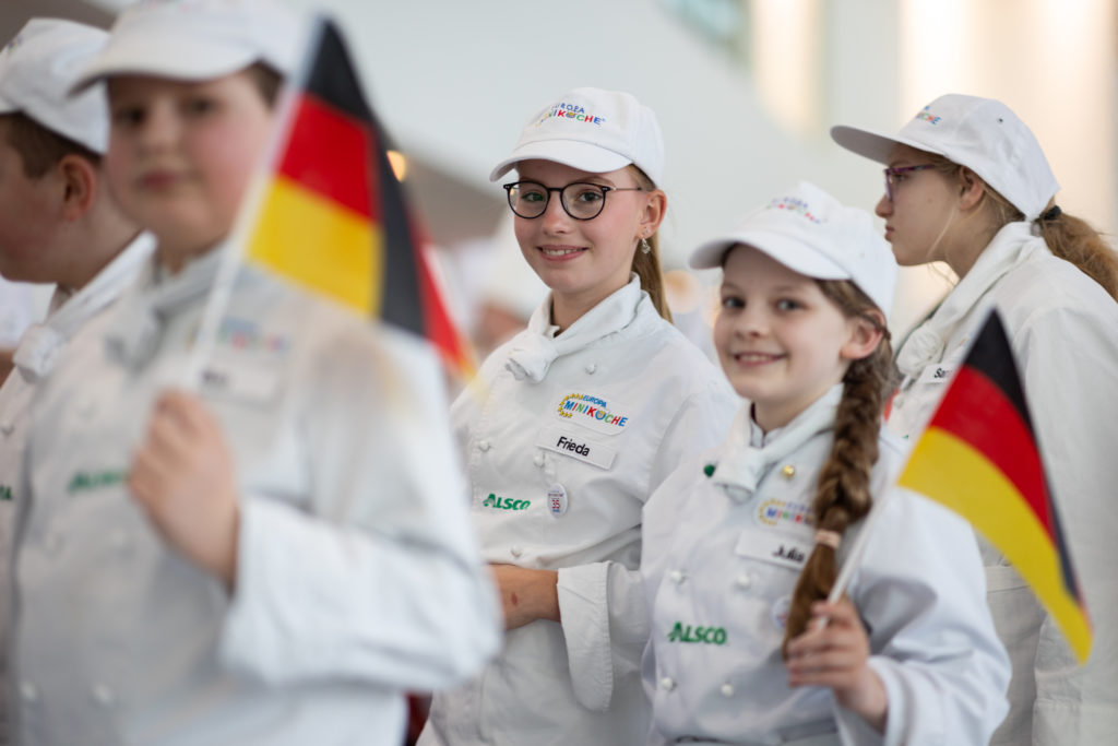 Kleine Köch:innen auf großer Bühne. Foto: IKA/Culinary Olympics