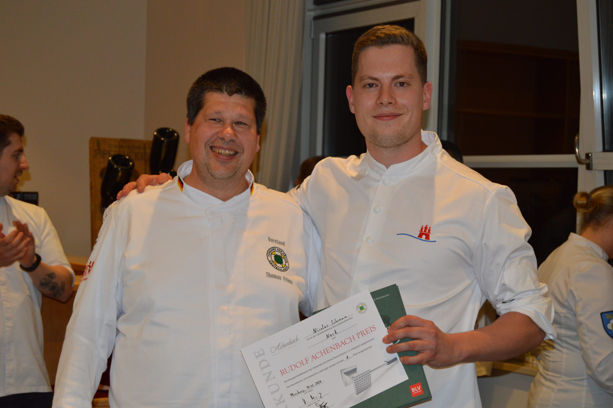 Der stolze Finalist Nicolas Schramm mit dem Landesverbandsvorsitzenden Thomas Friess. Foto: Holger Mootz