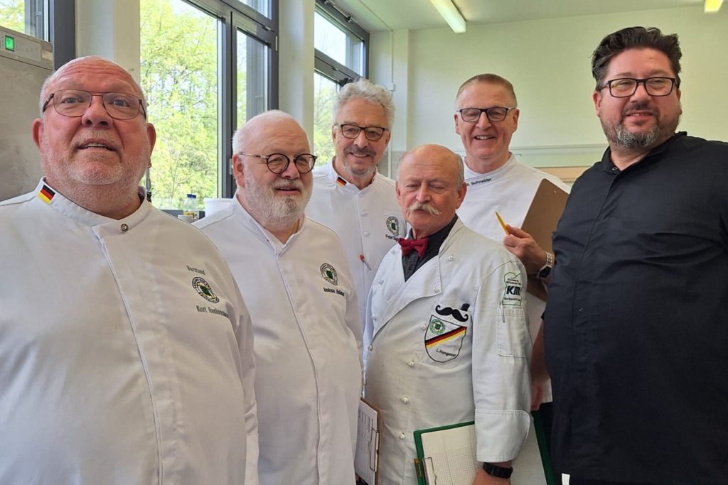 Mitglieder aus Jury und Orga-Team beim Landesverband West. 