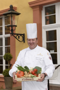 Hubertus Schultz, Inhaber vom Schlosshotel Gedern in Gedern. Foto: Wrba