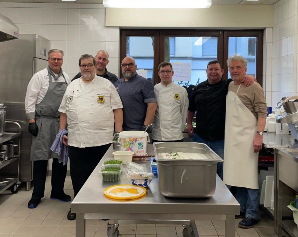 Kochen für Bedürftige zur Osterzeit