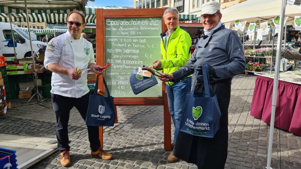 250 Kilo Spargel, 70 Hände, eine tolle Aktion