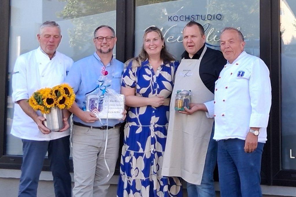 Bielefelder besuchen Kochstudio-Neueröffnung