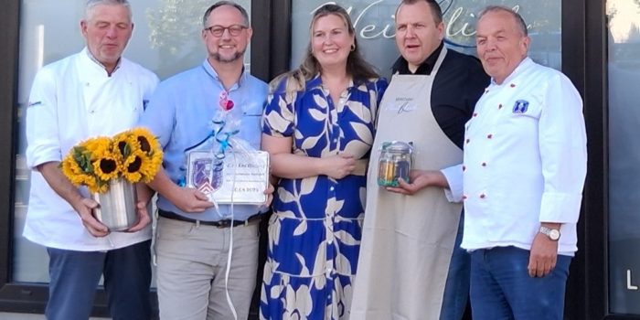 Bielefelder besuchen Kochstudio-Neueröffnung