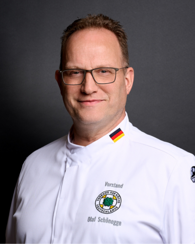 Porträt 760x820 Olaf Schoenegge