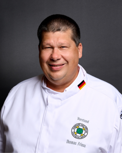 Porträt 760x820 Thomas Friess