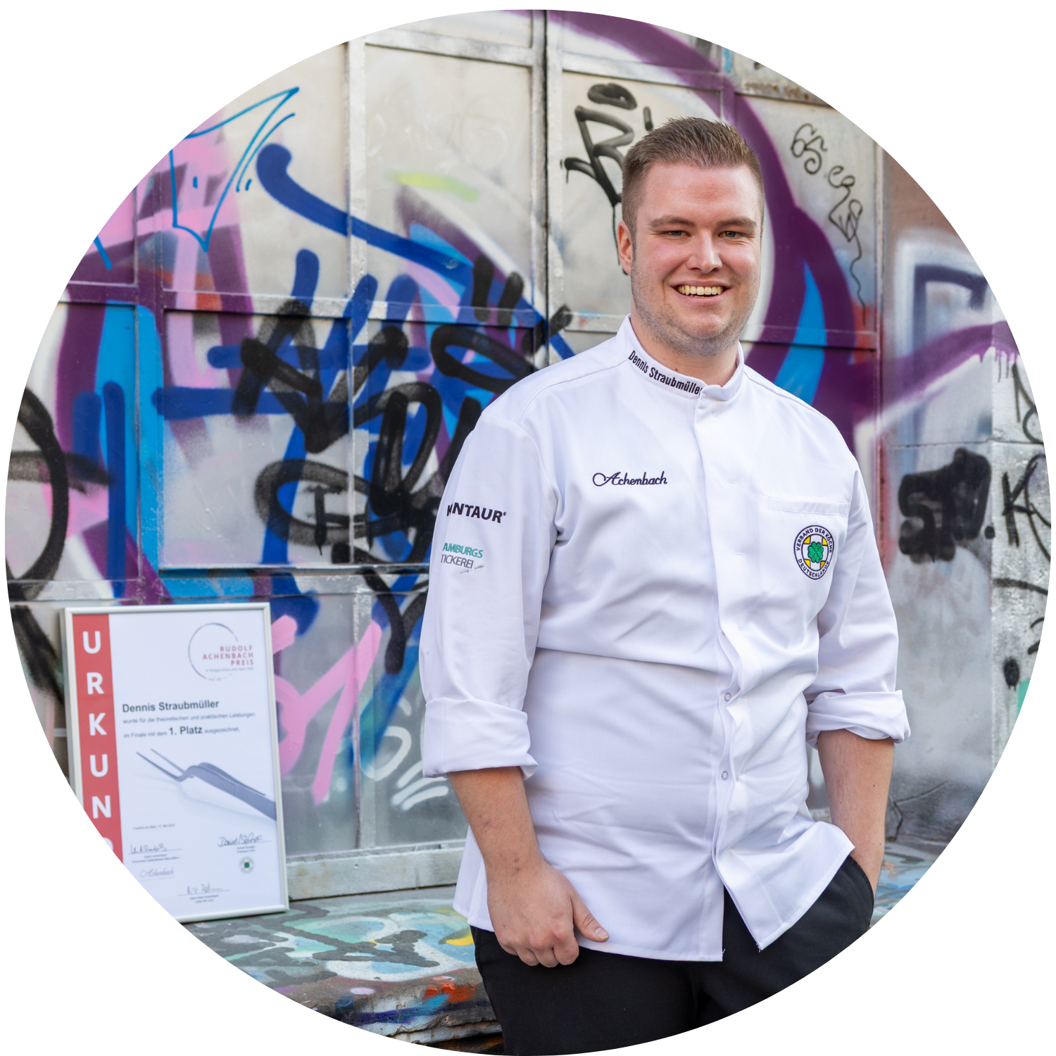 Dennis Straubmüller Rundes Porträt