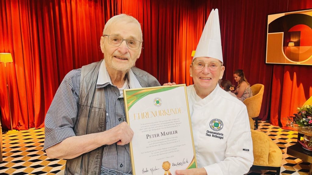 Peter Mahler wird Ehrenmitglied des Ehrensenats