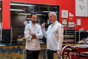 Kastenmeiers-Küchenchef Sven Evers im Gespräch mit VKD-Vertreter Michael Hummel.